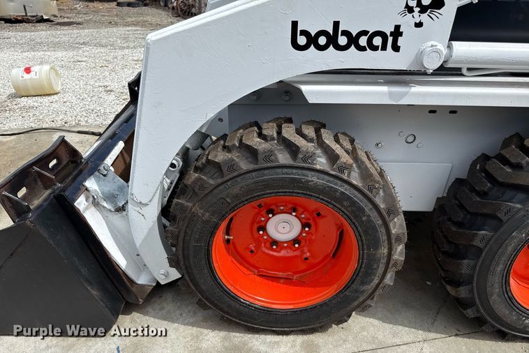 image for item DZ4155 1983 Bobcat 642 skid steer loader
