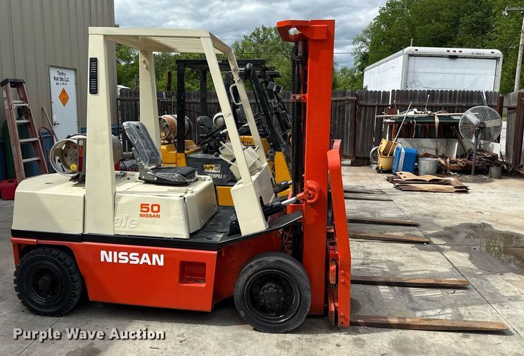 image for item DZ4157 Nissan 50 forklift