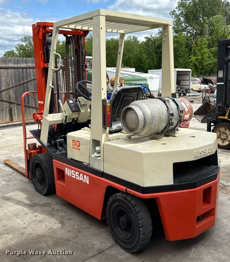 image for item DZ4157 Nissan 50 forklift