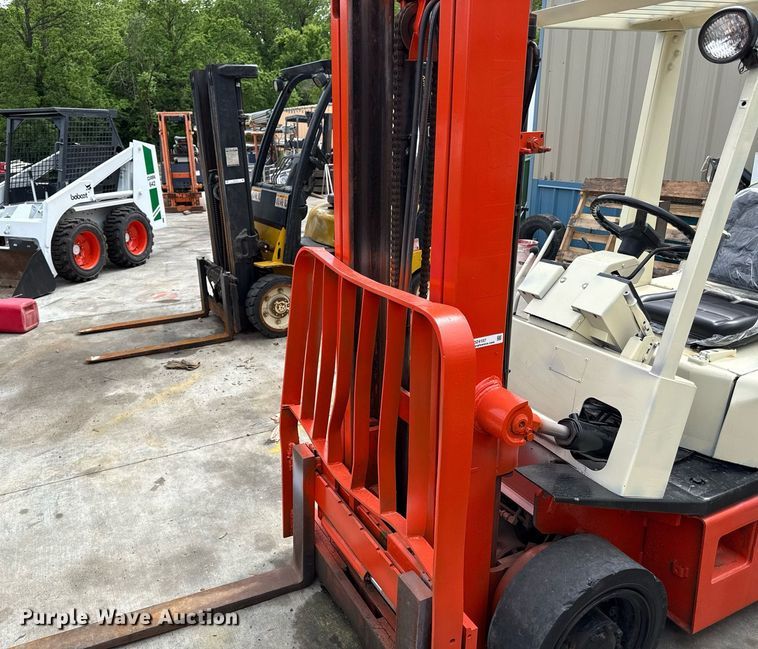 image for item DZ4157 Nissan 50 forklift