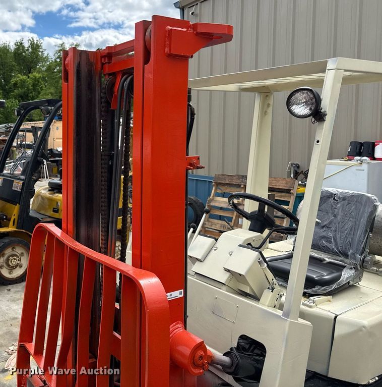 image for item DZ4157 Nissan 50 forklift