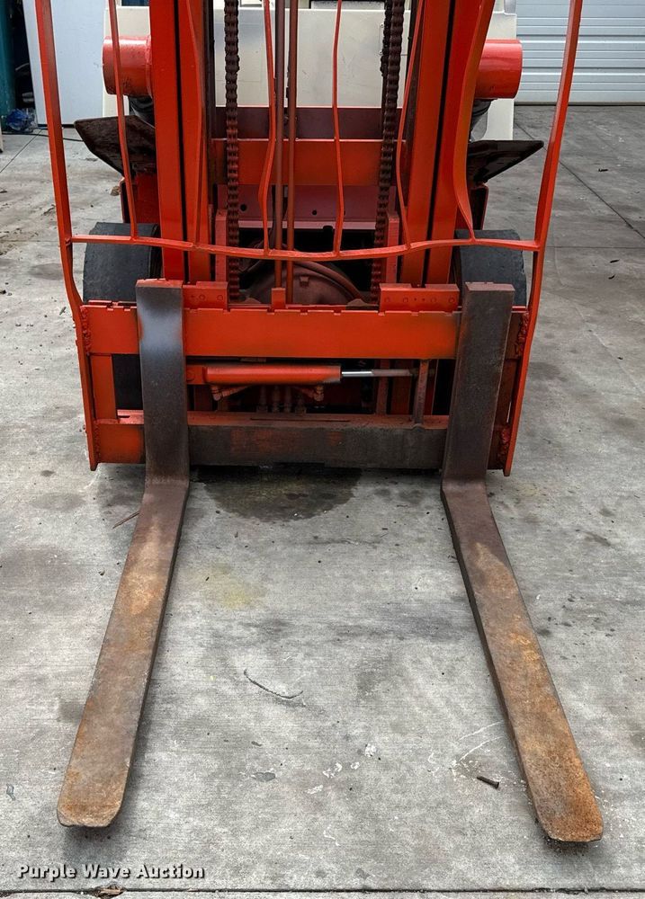 image for item DZ4157 Nissan 50 forklift