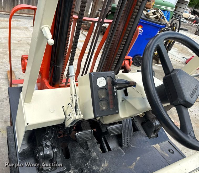 image for item DZ4157 Nissan 50 forklift