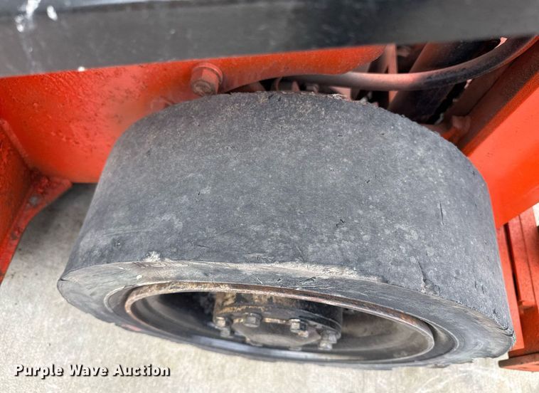 image for item DZ4157 Nissan 50 forklift