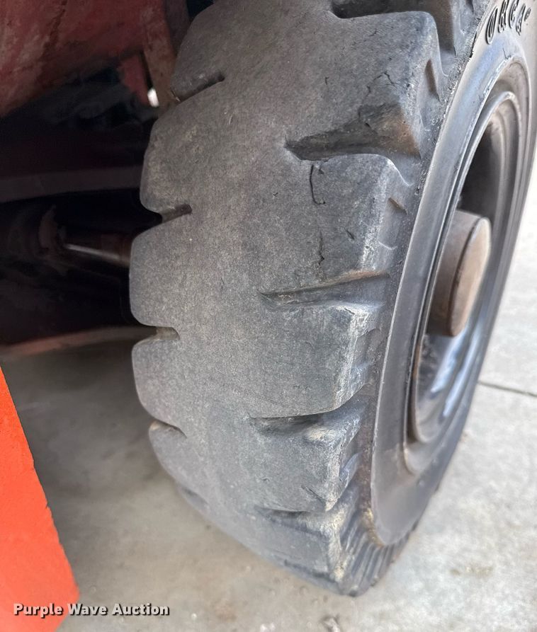 image for item DZ4157 Nissan 50 forklift