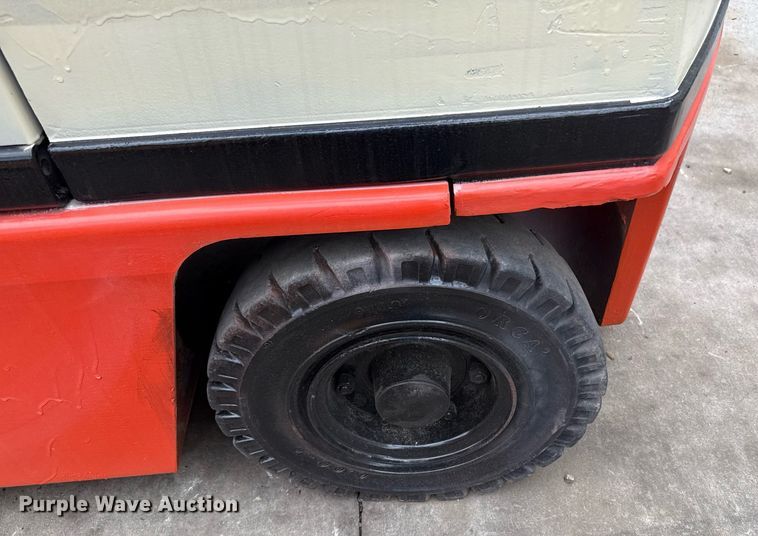 image for item DZ4157 Nissan 50 forklift