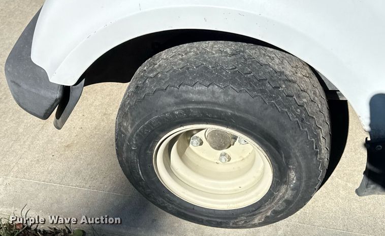 image for item DZ4161 2010 Yamaha YDRAX golf cart