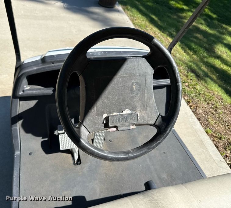 image for item DZ4162 2010 Yamaha YDRAX golf cart