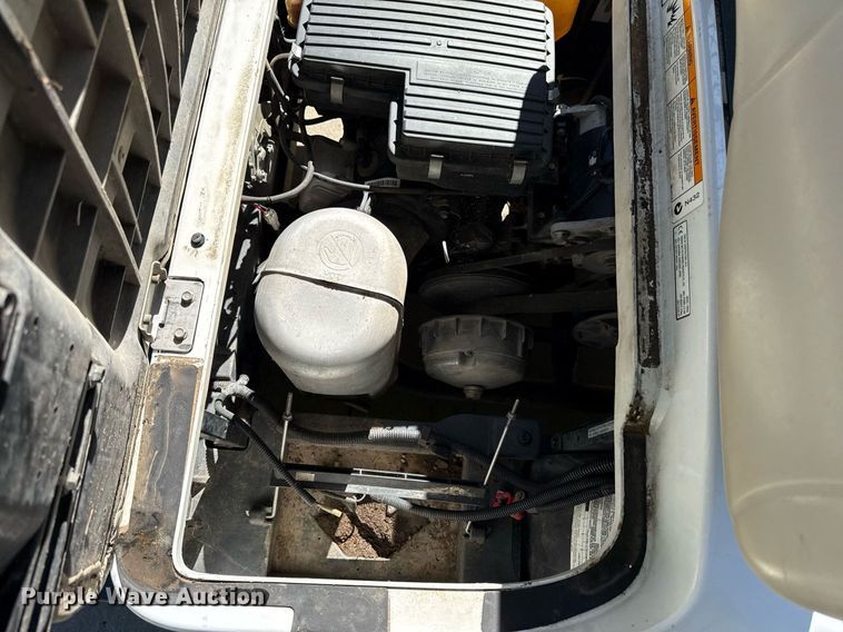 image for item DZ4162 2010 Yamaha YDRAX golf cart