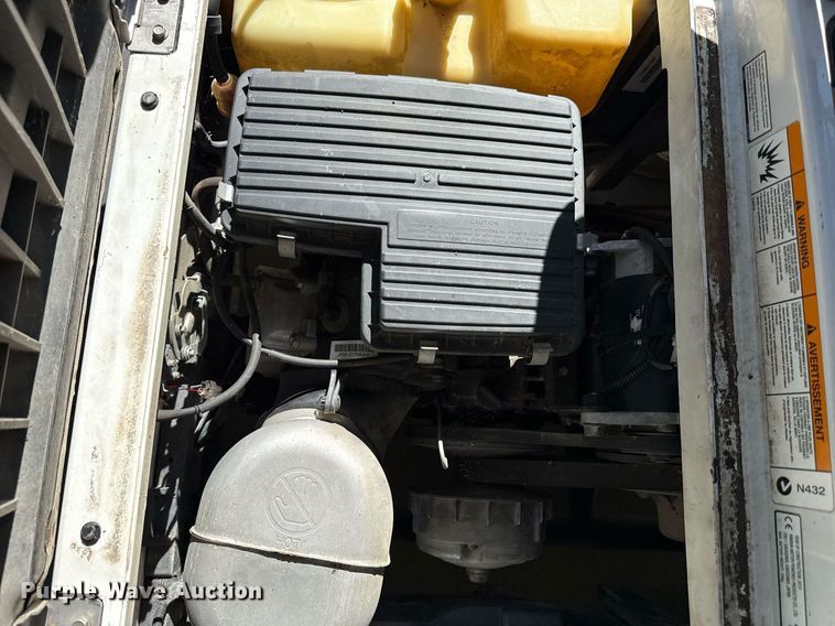 image for item DZ4162 2010 Yamaha YDRAX golf cart