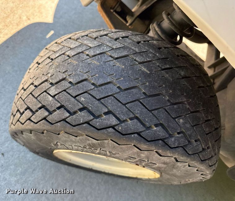 image for item DZ4162 2010 Yamaha YDRAX golf cart