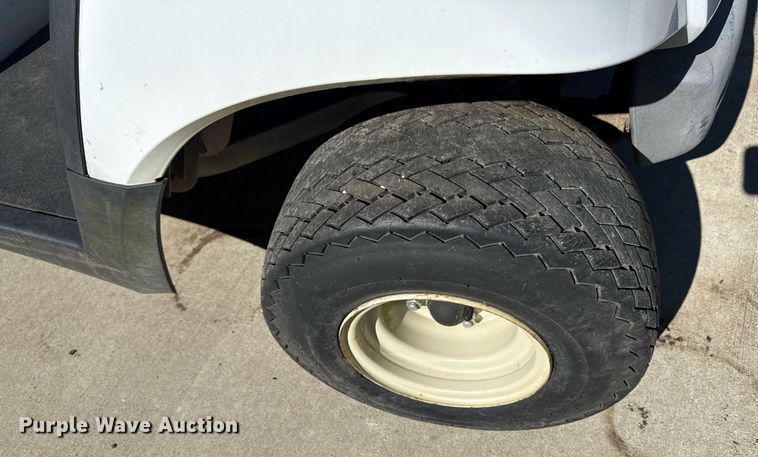 image for item DZ4162 2010 Yamaha YDRAX golf cart