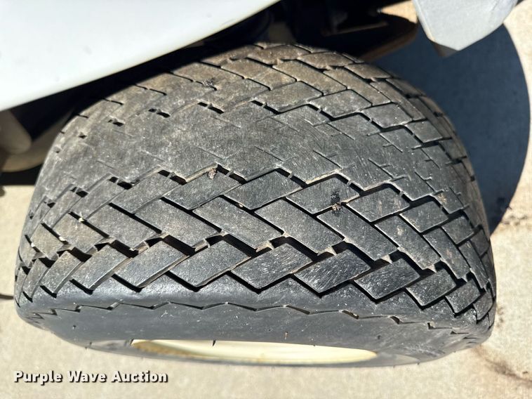 image for item DZ4162 2010 Yamaha YDRAX golf cart