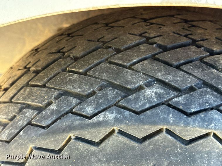 image for item DZ4162 2010 Yamaha YDRAX golf cart