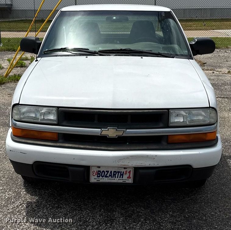 image for item DZ4183 2003 Chevrolet S10 Ext. Cab pickup truck