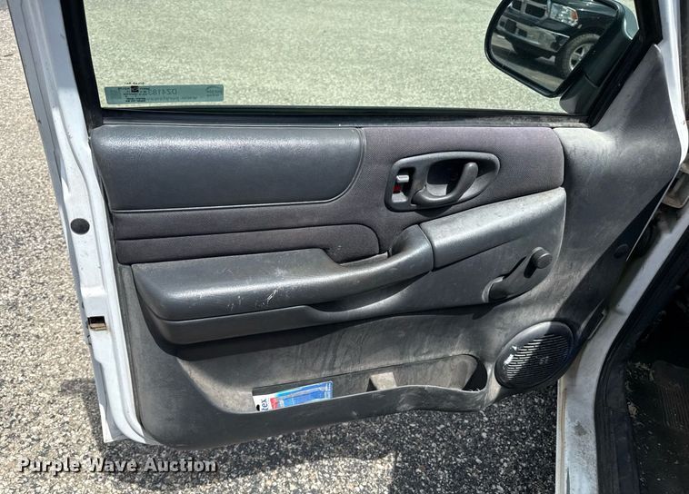 image for item DZ4183 2003 Chevrolet S10 Ext. Cab pickup truck