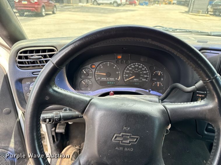 image for item DZ4183 2003 Chevrolet S10 Ext. Cab pickup truck