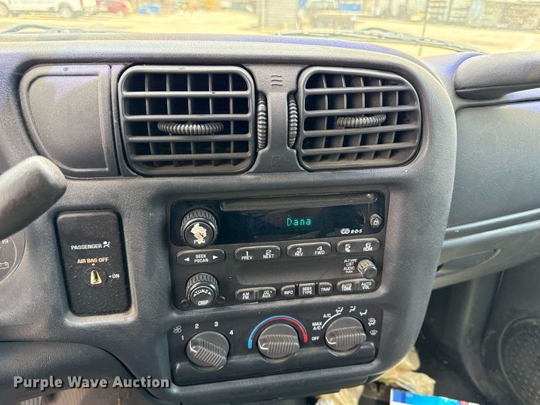 image for item DZ4183 2003 Chevrolet S10 Ext. Cab pickup truck