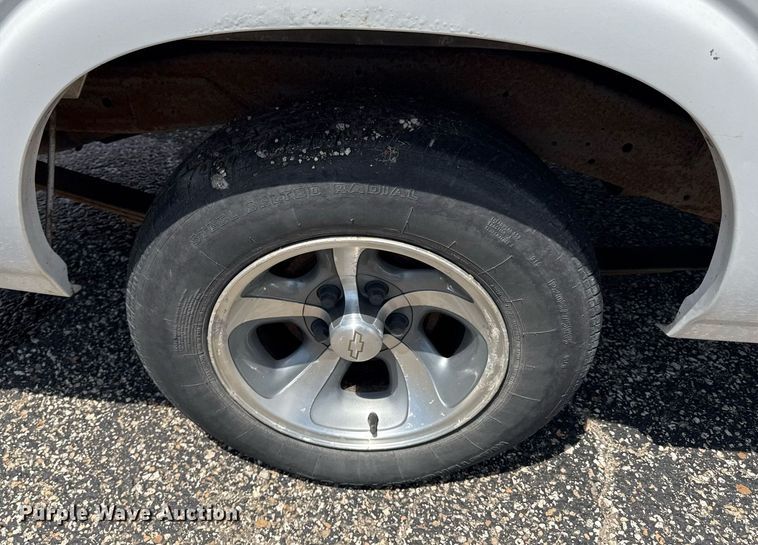 image for item DZ4183 2003 Chevrolet S10 Ext. Cab pickup truck