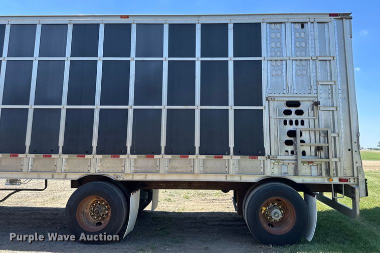 image for item EB2571 2005 Barrett livestock trailer