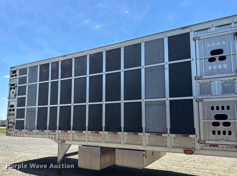image for item EB2571 2005 Barrett livestock trailer