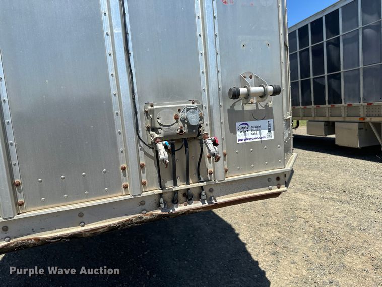 image for item EB2571 2005 Barrett livestock trailer