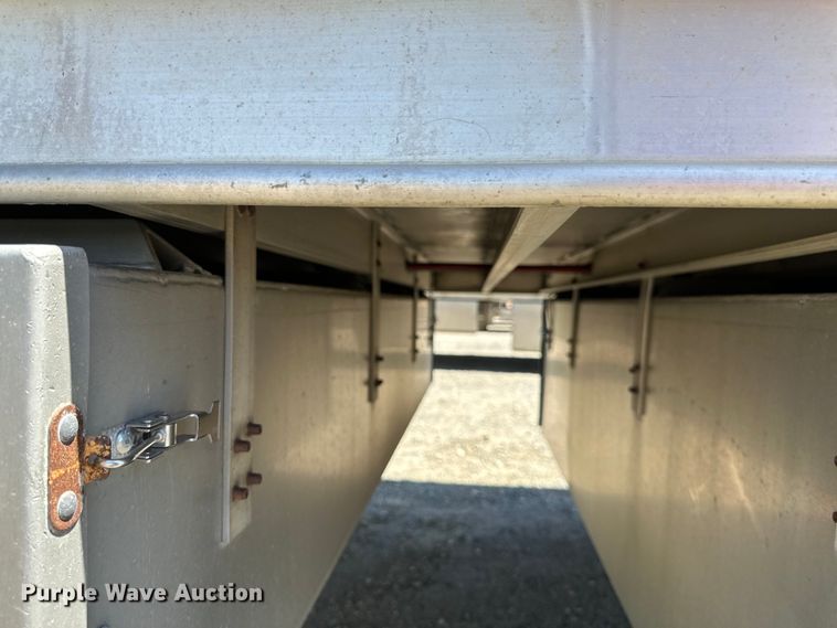 image for item EB2571 2005 Barrett livestock trailer