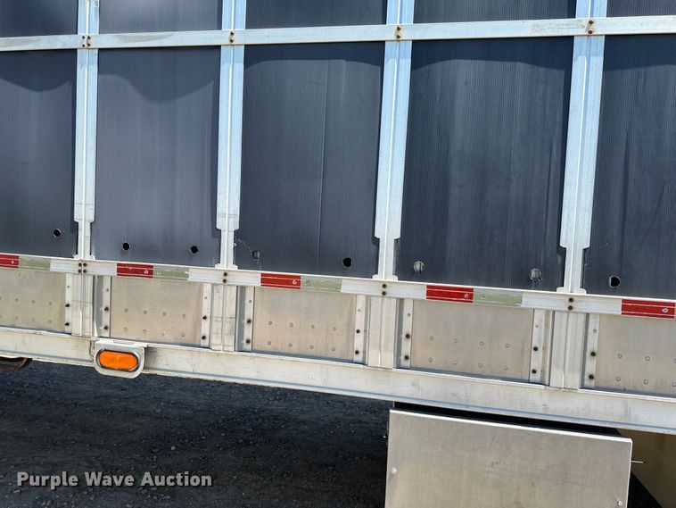 image for item EB2571 2005 Barrett livestock trailer