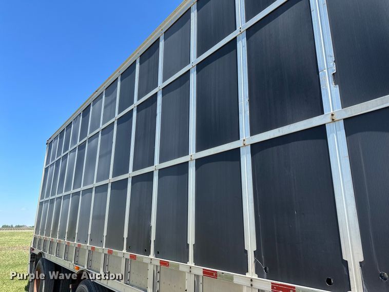 image for item EB2571 2005 Barrett livestock trailer