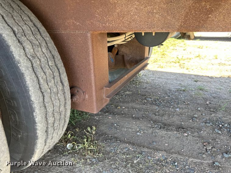 image for item EB2571 2005 Barrett livestock trailer