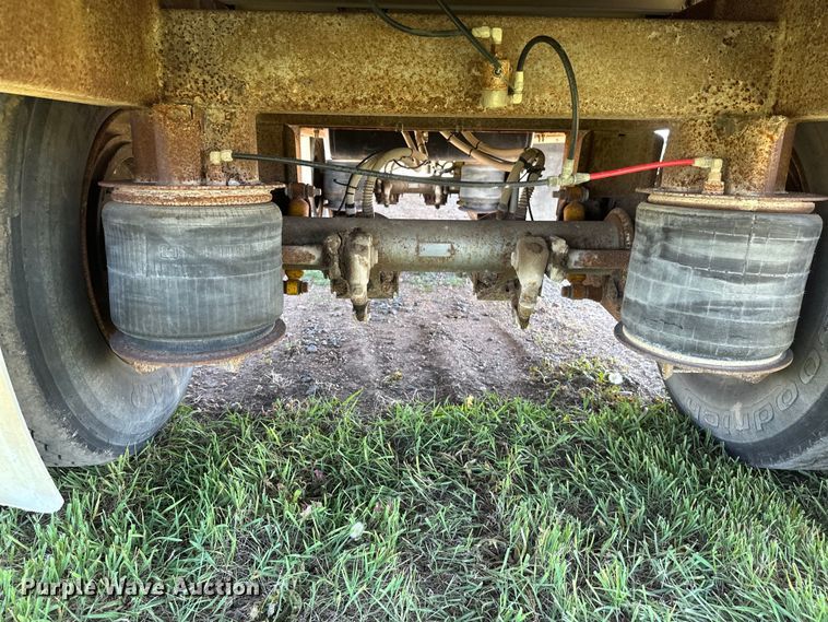 image for item EB2571 2005 Barrett livestock trailer