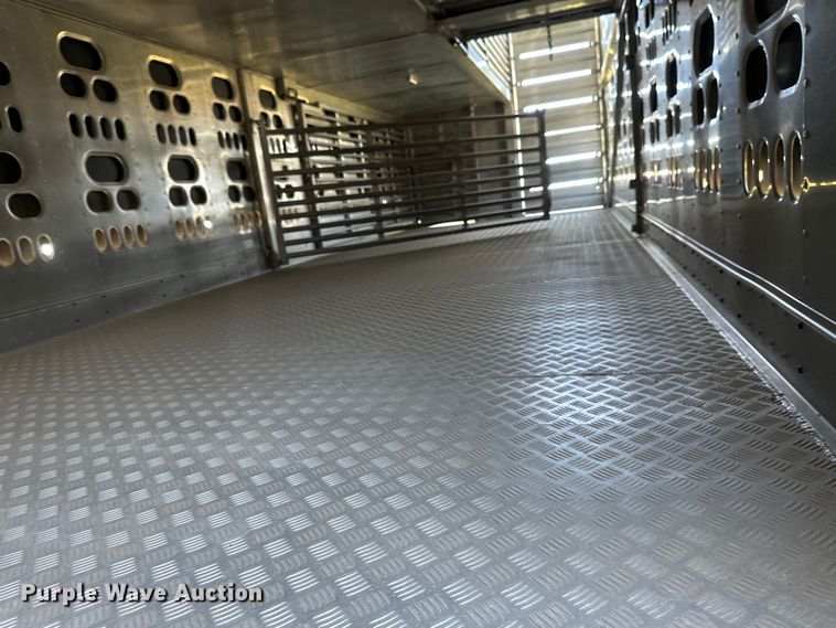 image for item EB2571 2005 Barrett livestock trailer