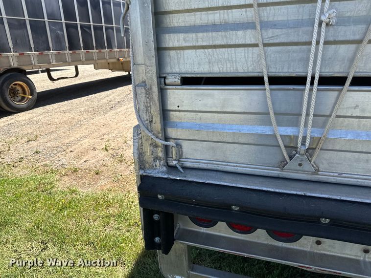 image for item EB2571 2005 Barrett livestock trailer