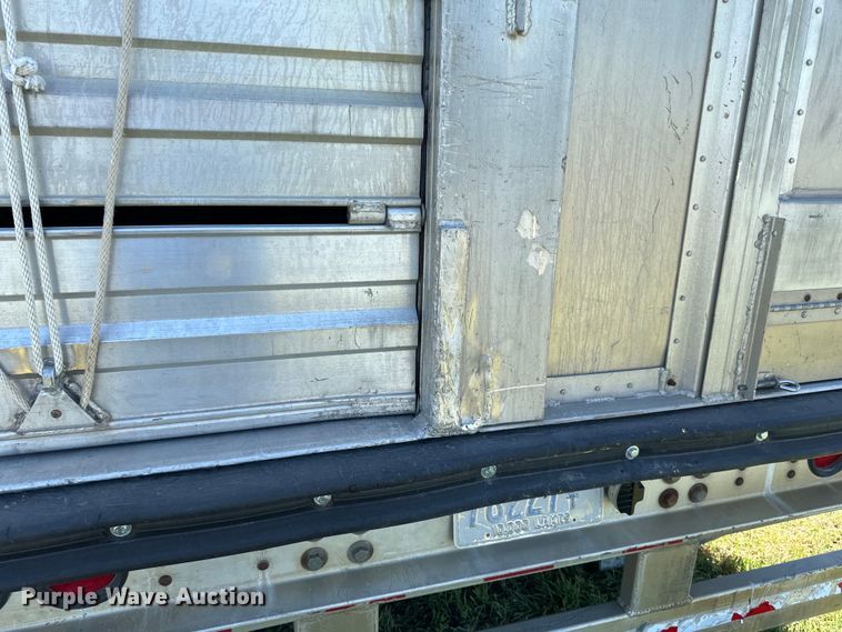 image for item EB2571 2005 Barrett livestock trailer