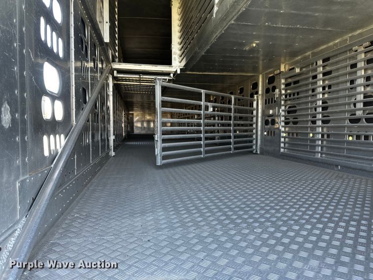 image for item EB2571 2005 Barrett livestock trailer
