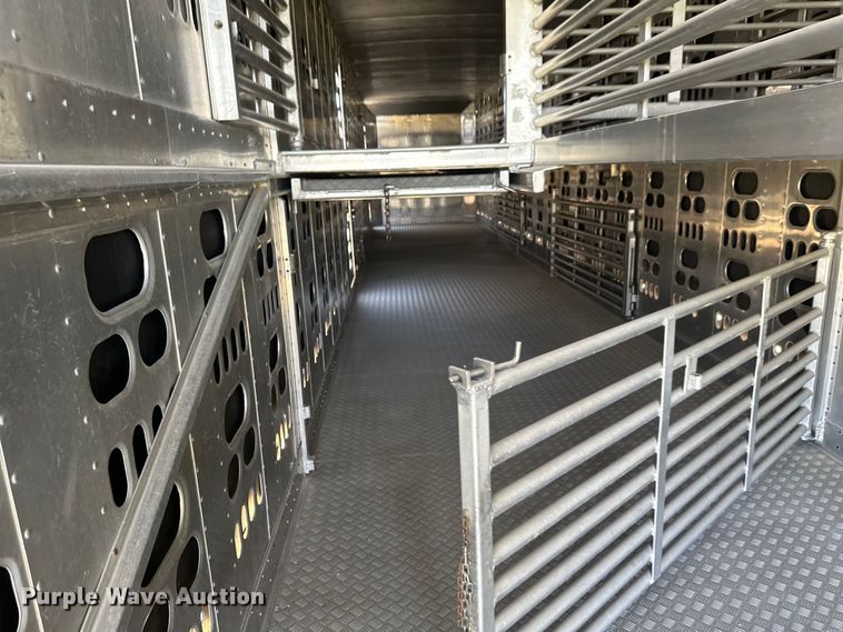 image for item EB2571 2005 Barrett livestock trailer