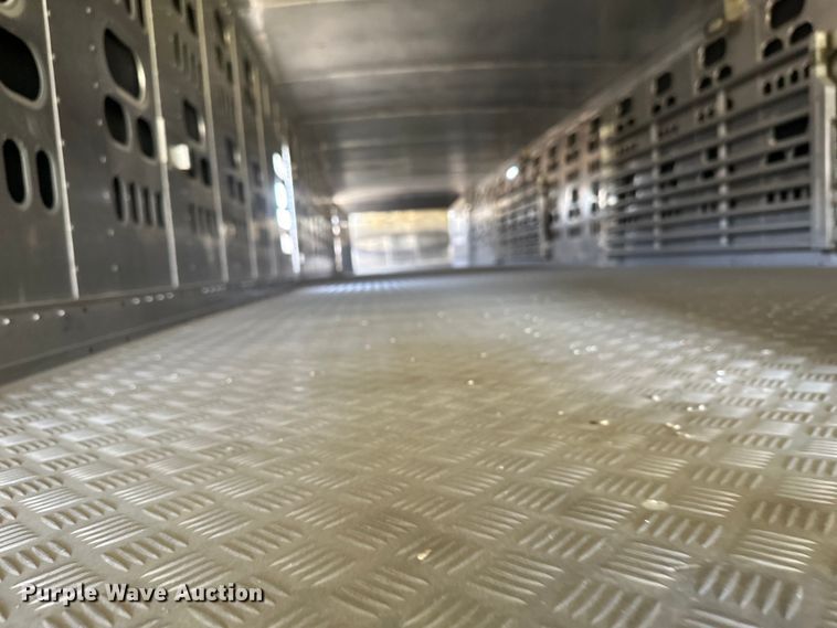 image for item EB2571 2005 Barrett livestock trailer