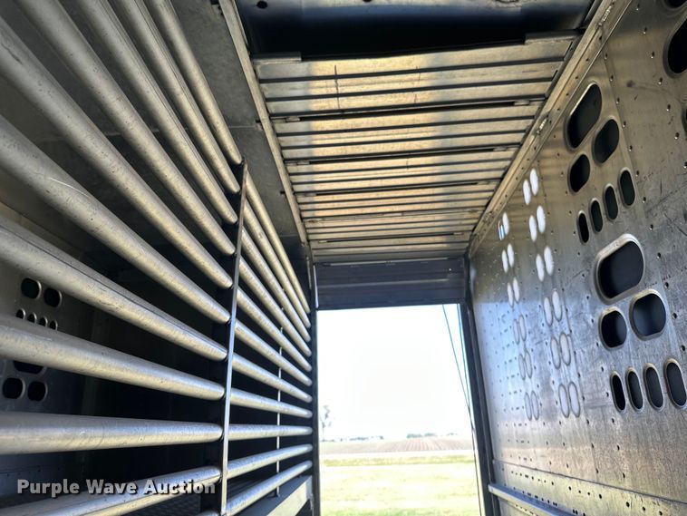 image for item EB2571 2005 Barrett livestock trailer