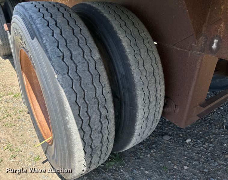 image for item EB2571 2005 Barrett livestock trailer