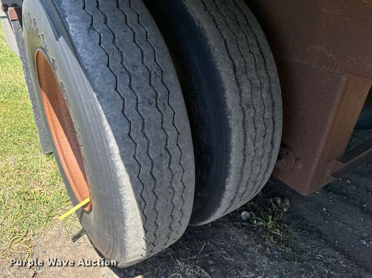 image for item EB2571 2005 Barrett livestock trailer