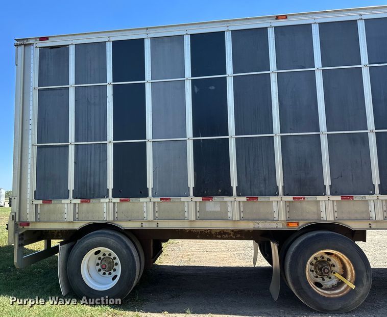 image for item EB2572 2008 Barrett livestock trailer