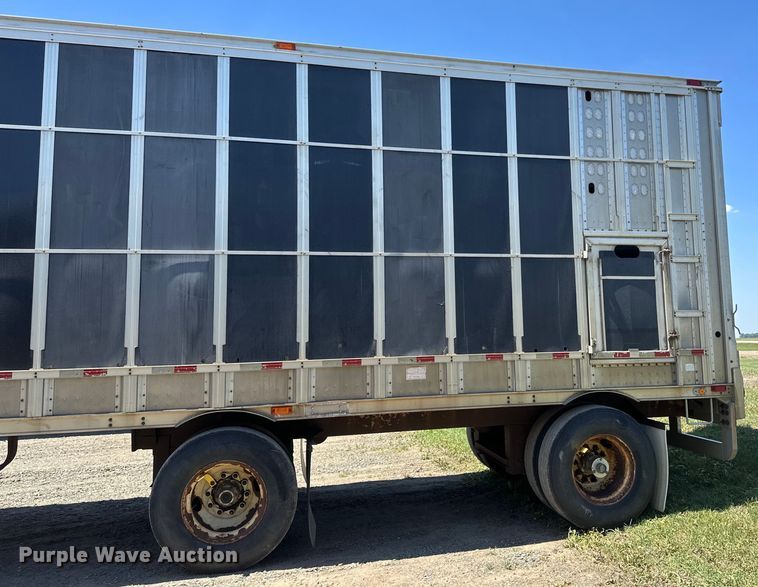 image for item EB2572 2008 Barrett livestock trailer