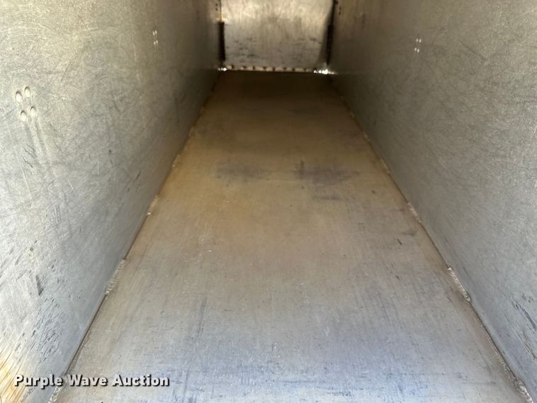 image for item EB2572 2008 Barrett livestock trailer