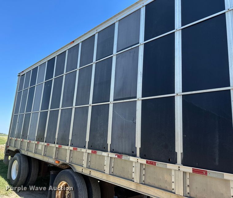 image for item EB2572 2008 Barrett livestock trailer