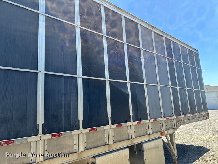 image for item EB2572 2008 Barrett livestock trailer