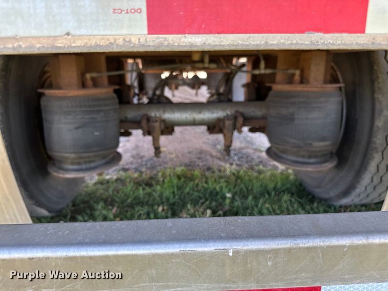 image for item EB2572 2008 Barrett livestock trailer