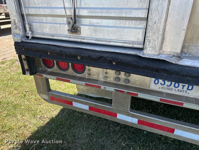 image for item EB2572 2008 Barrett livestock trailer