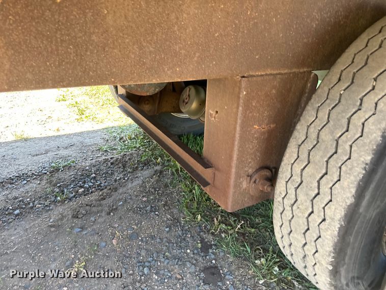 image for item EB2572 2008 Barrett livestock trailer