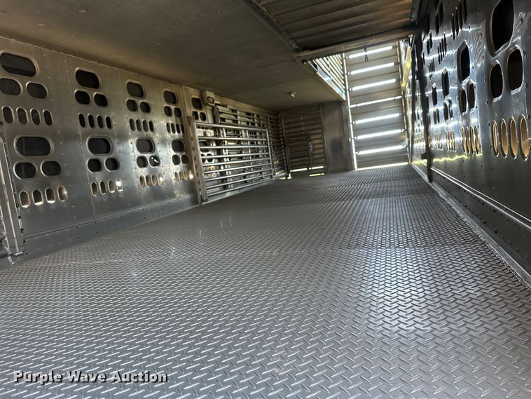 image for item EB2572 2008 Barrett livestock trailer