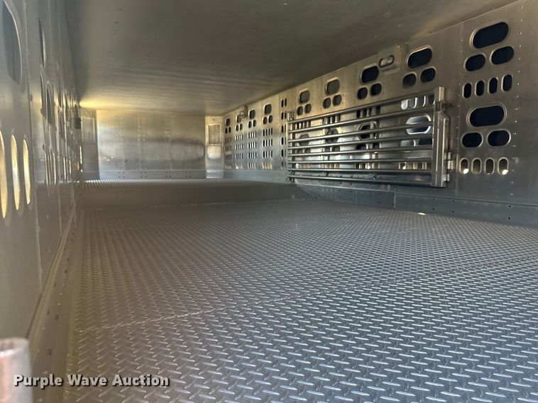 image for item EB2572 2008 Barrett livestock trailer